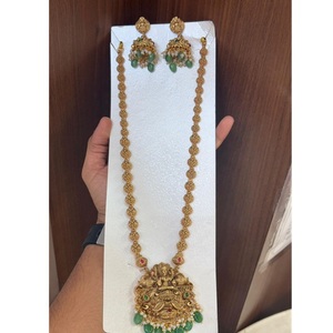 Conjunto de collar de templo chapado en oro de diseño pulido antiguo de alta calidad de aspecto tradicional con pendientes para boda para mujer - Product Image 1