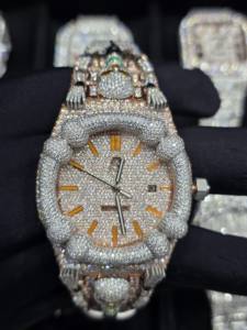 Reloj Mecánico Personalizable para Hombre con Diseño de Esqueleto Hip Hop, Diamantes Moissanite con Corte Brillante y Claridad VVS, Cristal de Cuarzo Helado - Product Image 4