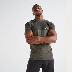 T-shirt de sport personnalisé pour homme, coupe classique, respirant, en toile et élasthanne/polyester, col rond, manches courtes, pour la course et la gym - Product Image 3