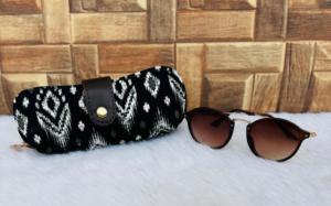 Estuche para gafas con logotipo personalizado impreso con imán de solapa, cierre de cremallera Esta cubierta ofrece una protección superior contra arañazos, polvo - Product Image 5