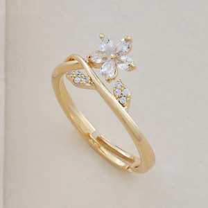Anillo Religioso Clásico Ajustable de Moda, Chapado en Oro de 18K con Incrustaciones de Latón, Modelo 156376 con Forma de Labios Ajustable - Product Image 1