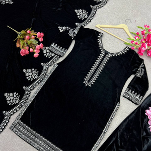 Shop Our New Look Velvet Dresses - Stylish & Elegant