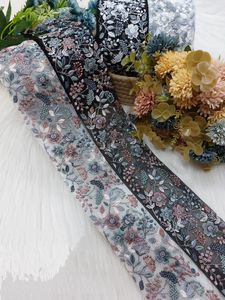 Hecho a medida en diseño Paisley en tela de base granate, cordones bordados a máquina en varios diseños y colores para vestidos de novia. - Product Image 4