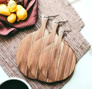 Recién llegado, tabla redonda de bambú sólido para servir y cortar Pizza, Pizza personalizada, pizza giratoria de madera, Pizza redonda de madera con mango - Product Image 1