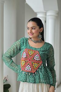 Qualité supérieure Lourd Bandhani Imprimer Vert Lehenga Choli Exclusif Patch Travail Choli pour Festival Occasions Spéciales Femmes Porter - Product Image 3