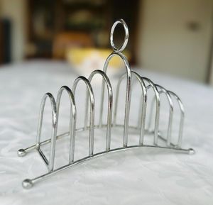 Porte-pain en argent vintage, design flexible en métal, porte-lettres anglais, support utilitaire de cuisine, outil - Product Image 3