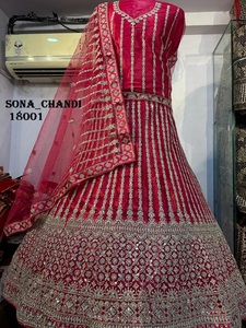 Vente en gros Filet de travail pour miroir Jarkan lourd Lehenga 2.4m Dupatta 1.2m Chemisier en satin Hot Delhi Designs Couleurs assorties pour la fête d'hiver - Product Image 4