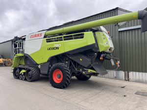 Moissonneuse-batteuse CLAAS Lexion pour la récolte du blé et du maïs avec moteur, matériel agricole d'occasion - Product Image 2