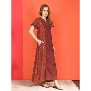 ชุดนอนผ้าฝ้ายพิมพ์ลายสำหรับผู้หญิง Evolove แขนสั้น ยาวเต็มตัว มีกระเป๋าข้าง ฟรีไซส์ เนื้อผ้านุ่ม - Product Image 3