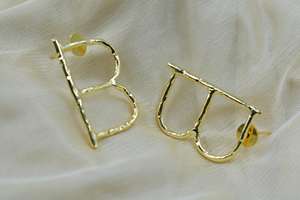 Bijoux d'oreilles plaqués or avec mots anglais de haute qualité pour femmes et filles - Product Image 2