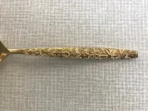 Elégante cuillère de mariage de l'Inde avec revêtement en or PVD Triangle, parfaite pour les ustensiles de cuisine, les desserts et les tables. - Product Image 2