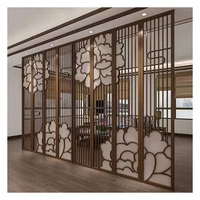 Miroir rectangulaire ultra-moderne en acier inoxydable, cloison écologique, design étanche pour un intérieur de bureau à domicile sophistiqué