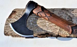 Hache viking à double lame en acier damas de haute qualité, fabriquée par Steel Craft International, manche en bois, forgée à la main, gravée - Product Image 4