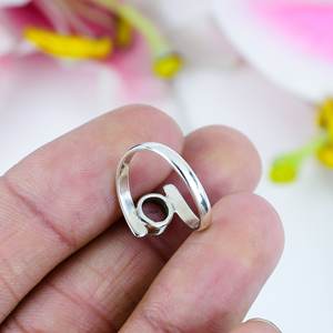 Bague solitaire en argent sterling avec quartz rose, cabochon rond rose pâle, minimaliste, bande ouverte, bijoux en pierres précieuses pour femmes - Product Image 2