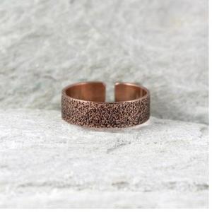 Brazaletes de Aluminio Chapados en Oro Indio Antiguo de 1950, Superficies Texturizadas, Joyería de Moda para Mujer, Geométricamente Adornados con Cuentas, para Bodas - Product Image 2