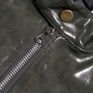 Venta al por mayor High Street Style Hombres Chaqueta de cuero de talla grande con cuello alto Temporada de invierno Uso al aire libre Patrón de letras - Product Image 3