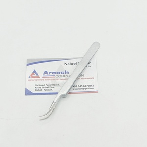 Pince à épiler J-Curve en acier inoxydable de haute qualité Extension de cils à paillettes argentées Produit de beauté durable en gros - Product Image 6