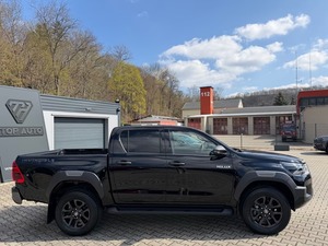 Toyota Hilux Diesel Turbo Automatic SUV Euro II Emission Leather Seats Sunroof LED Headlights Rear Camera <4L Engine <b>TPMS</b> - Product Image 4