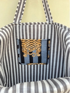 Sac fourre-tout à bandoulière en coton fait main indien Womens Shopping Matelassé Hand Block Imprimé Gris Tiger Design Accessoire de mode - Product Image 5