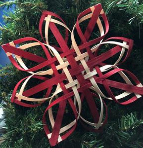 ดาวประดับยอดต้นคริสต์มาสเวียดนาม ของตกแต่งแขวนทำจากไม้ไผ่ลายเกล็ดหิมะ ดาวไม้ไผ่ทำมือพร้อมไฟประดับจากเวียดนาม - Product Image 1