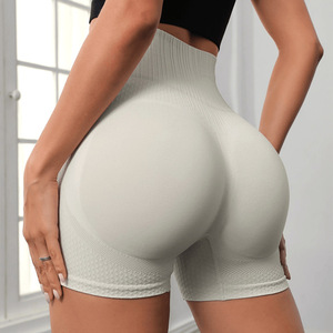 Shorts de yoga taille haute noirs unis pour femme, en nylon et élasthanne côtelés, extensibles dans les quatre sens, pantalon court de sport moulant - Product Image 3