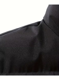 เสื้อแจ็คเก็ตพัฟเฟอร์สีดำแบบหนาบุนวมอย่างดี พร้อมปกคอตั้ง ปิดด้วยซิป กันลม เหมาะสำหรับฤดูหนาว สวมใส่สบายๆ  บุด้วยใยโพลีเอสเตอร์หนา - Product Image 5