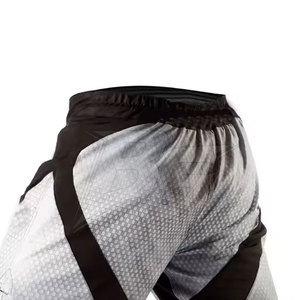 Shorts de grappling MMA de haute qualité, flexibles, respirants, à séchage rapide, en Spandex/Polyester, personnalisables, conçus pour un ajustement sûr et facile. - Product Image 4