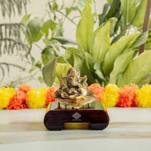 Ganesh Ji traditionnel fait main assis sur un plateau, finition laiton, avec boîte en velours rouge pour les célébrations de Diwali - Product Image 5
