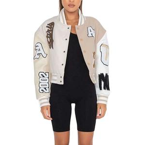 Chaqueta vaquera recortada con logotipo personalizado de fabricante OEM para mujer, abrigo de béisbol tejido con estampado de chenilla y bordado para la calle - Product Image 4