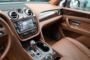 IMPRESIONANTE Bentley Bentayga W12 2017 CON TRANSMISIÓN AUTOMÁTICA Y MOTOR V8 - Product Image 4