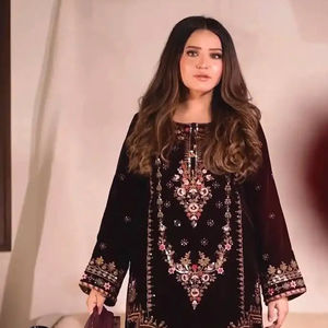 Lancement d'un nouveau haut de soirée design Dupatta et velours de fond entièrement cousu avec une broderie lourde avec des manches - Product Image 1