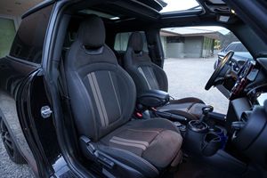 MI-ni Co-op-er John Cooper 2019 MÁS VENDIDO, TRANSMISIÓN AUTOMÁTICA, 4 CILINDROS - Product Image 3