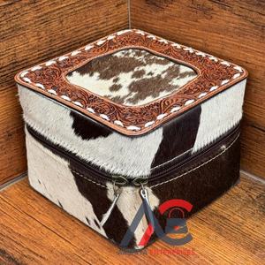 Boîte à bijoux de voyage en cuir usiné à la main Boîte à bijoux en cuir de vachette véritable Organisateur de rangement facile Étui de mode pour femmes - Product Image 1