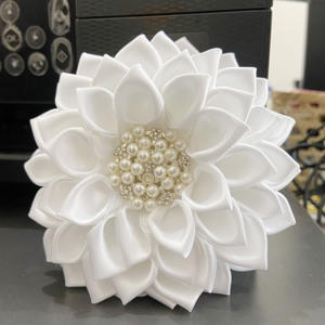 Spilla Iota Phi Lambda Ispirata a Donne Afroamericane con <span class=keywords><strong>Fiore</strong></span> Bianco e Nastro, <span class=keywords><strong>Simbolo</strong></span> I Phi, Distintivo da Bavero - Product Image 2