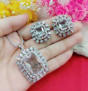 Tendance américain diamant pendentif ensemble Cz pierre fête porter Premium Design indien femmes bijoux à la main en vrac produit - Product Image 3