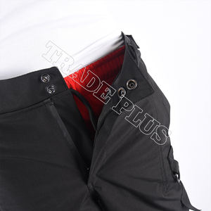 Pantalon de neige unisexe de style cargo noir imperméable et doublé polaire pantalon de ski isolé avec coupe réglable et poches zippées - Product Image 4