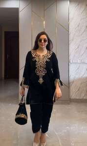 Lancement d'un nouveau haut en velours de créateur pour les occasions spéciales, avec un travail de broderie lourd entièrement cousu, et un pantalon uni pour les occasions spéciales - Product Image 3