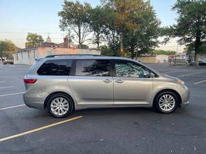 USADO LHD/RHD 2015 T0Y0TA SIENNA - Product Image 3