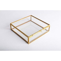 Boîte à bijoux en verre géométrique moderne de haute qualité, cadre en métal doré, faite à la main, personnalisable, pour bagues et souvenirs de mariage, vente en gros