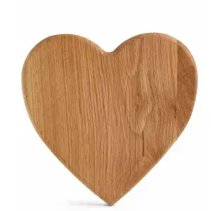 All'ingrosso tagliere di legno a forma di cuore di colore naturale Design classico bordo uso per la cucina e Hotel