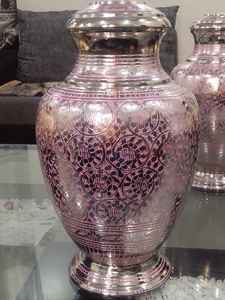 Urnas de metal de cremación doradas siempre verdes El mejor diseño para funeral Precio al por mayor para almacenamiento de cenizas - Product Image 2