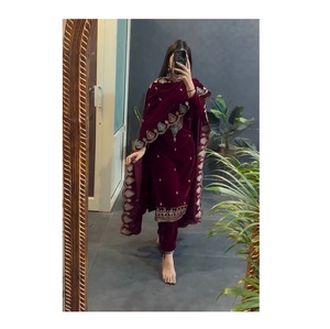 Pantalons Kurtis en velours de viscose lourd finition de luxe Costumes Dupatta avec motif élégant et bordure fantaisie pour les fêtes et les événements - Product Image 1