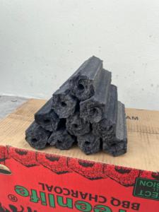 Charbon de bois en briquettes de sciure de bois dur fabriqué à la machine, à combustion longue durée et à haute teneur calorifique, pour barbecue - Product Image 3