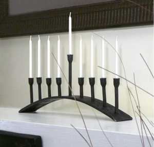 Menorá de Hierro Forjado al por Mayor Directo de Fábrica, Lámpara de Hanukkah de Moda, Diseño de Arco de Cristal con Llama Curva, Resistente al Calor - Product Image 4