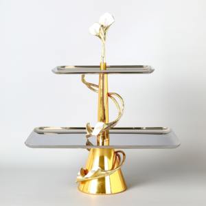 Plateau de service en métal avec décoration de lys Plateau rectangulaire en acier inoxydable de luxe pour restaurant hôtel - Product Image 1