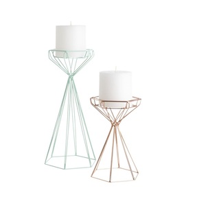 Bougeoir en métal décoratif moderne doré pour une décoration intérieure élégante et un centre de table de mariage avec un design élégant - Product Image 2