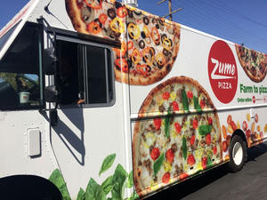 Compre un Camión de Comida Rápida Móvil Multifuncional Totalmente Equipado con Cocina Completa y Remolques Conducibles para Aplicaciones de Dulces y Barbacoa - Product Image 3