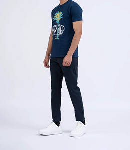 T-shirt pour homme en coton lourd sur mesure, coupe ample, épaules tombantes, col lavé, effet délavé - Product Image 2