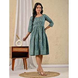Robe en coton imprimée à la main Green Butta, élégante et décontractée, col carré, longueur genou, boutons sur le devant, respirante, naturelle, ODM - Product Image 4