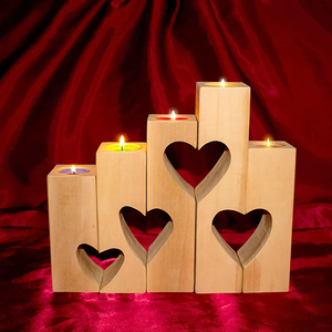 Bougeoir en bois à six colonnes, idéal pour la décoration intérieure, centre de table et éclairage festif, fabriqué à la main en Inde - Product Image 1